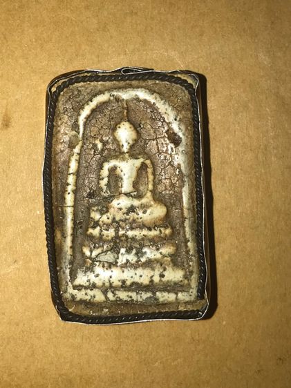 พระสมด็จ วัดระฆัง เนื้อผง มีมวลสารครบ เนื้อจัด ละเอียด หลังเรียบ ขนาดเล็ก รูปทรงสวย งดงาม ขอบบาง ไม่คม แห้ง เหี่ยว ยุบย่น เนื้อหามวลสารของพร รูปที่ 3