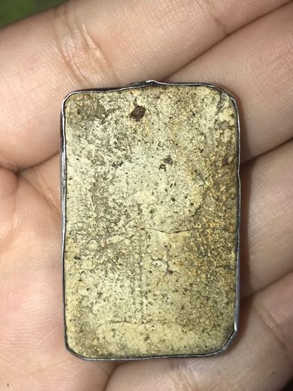 พระสมด็จ วัดระฆัง เนื้อผง มีมวลสารครบ เนื้อจัด ละเอียด หลังเรียบ ขนาดเล็ก รูปทรงสวย งดงาม ขอบบาง ไม่คม แห้ง เหี่ยว ยุบย่น เนื้อหามวลสารของพร รูปที่ 2