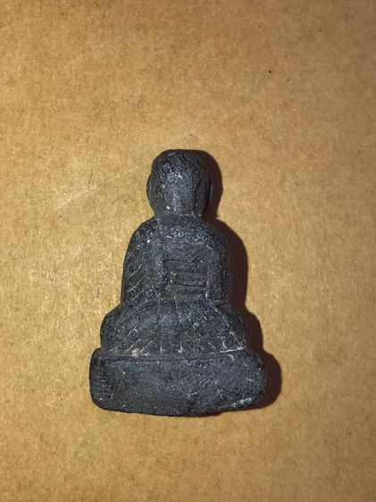 หลวงปู่ทวด วัดช้างให้ เนื้อว่าน พิมพ์ใหญ่ลอยองค์ ปี 2497 เนื้อเทา มีมวลสาร ผิวเดิม แห้ง เหี่ยว เป็นธรรมชาติ ตัดชิดขอบ สภาพสวย สมบูรณ์ เก่า แ รูปที่ 2