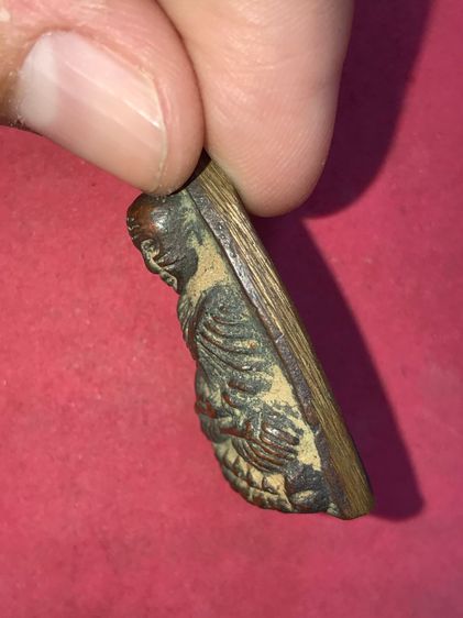 หลวงปู่ทวด หลังเตารีด หน้าจีน ปี 2508 สวยคม หลังอูม รอยตะไบขอบ และตะไบหลัง จมูกโด่ง องค์นี้สภาพสวยเดิมๆ ผิวสองสีสร้างน้อย แท้ หายากมาก หลวงพ รูปที่ 4