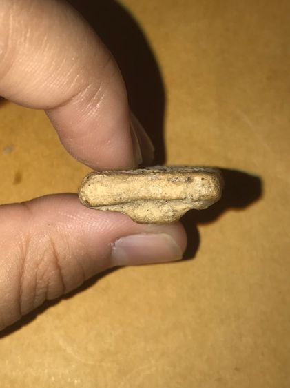 สมเด็จบางขุนพรหม กรุเจดีย์เล็ก พิมพ์ปางประทับยืน พิมพ์ทรง ถูกต้อง มีคราบกรุ ผิวแห้ง มันฉ่ำเป็นบางจุด พระสภาพสวยสมบูรณ์ เก่า แท้ แปลก หายาก   รูปที่ 6