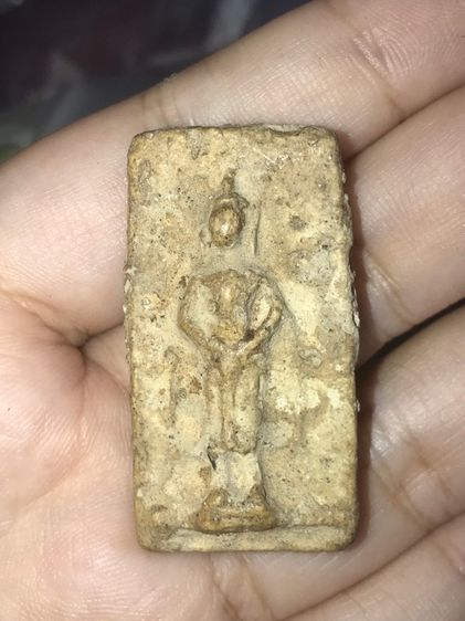 สมเด็จบางขุนพรหม กรุเจดีย์เล็ก พิมพ์ปางประทับยืน พิมพ์ทรง ถูกต้อง มีคราบกรุ ผิวแห้ง มันฉ่ำเป็นบางจุด พระสภาพสวยสมบูรณ์ เก่า แท้ แปลก หายาก   รูปที่ 8