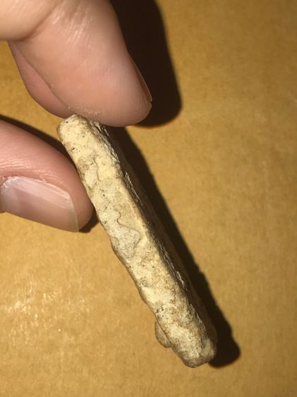 สมเด็จบางขุนพรหม กรุเจดีย์เล็ก พิมพ์ปางประทับยืน พิมพ์ทรง ถูกต้อง มีคราบกรุ ผิวแห้ง มันฉ่ำเป็นบางจุด พระสภาพสวยสมบูรณ์ เก่า แท้ แปลก หายาก   รูปที่ 4