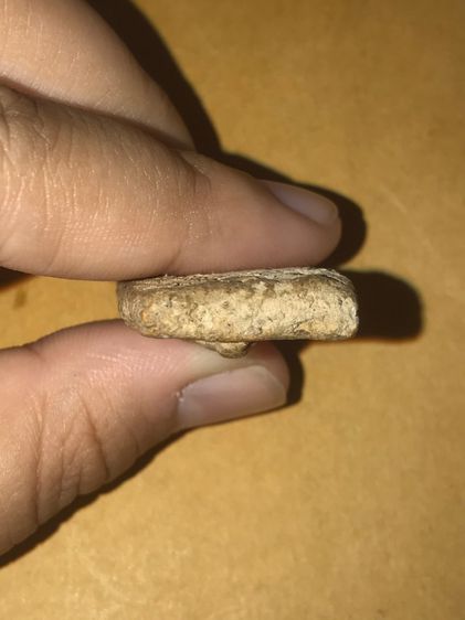 สมเด็จบางขุนพรหม กรุเจดีย์เล็ก พิมพ์ปางประทับยืน พิมพ์ทรง ถูกต้อง มีคราบกรุ ผิวแห้ง มันฉ่ำเป็นบางจุด พระสภาพสวยสมบูรณ์ เก่า แท้ แปลก หายาก   รูปที่ 5