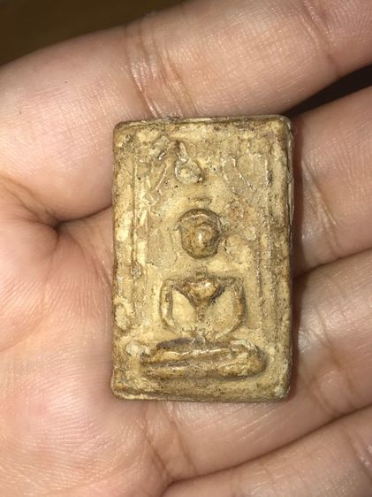 สมเด็จบางขุนพรหม กรุเจดีย์เล็ก พิมพ์สมาธิ พิมพ์ทรง ถูกต้อง มีคราบกรุ ผิวแห้ง มันฉ่ำเป็นบางจุด พระสภาพสวยสมบูรณ์ เก่า แท้ แปลก หายาก  	สมเด็จ รูปที่ 8