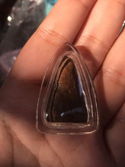 พระท่ามะปราง เนื้อดิน กรุวัดบรมธาตุ กำแพงเพชร เนื้อดินเผาละเอียด เนียน แห้ง มีแร่ดอกมะขาม ขนาดองค์พระ 20x33x7 มม พระสภาพสวยสมบูรณ์ เก่า แท้ รูปที่ 2