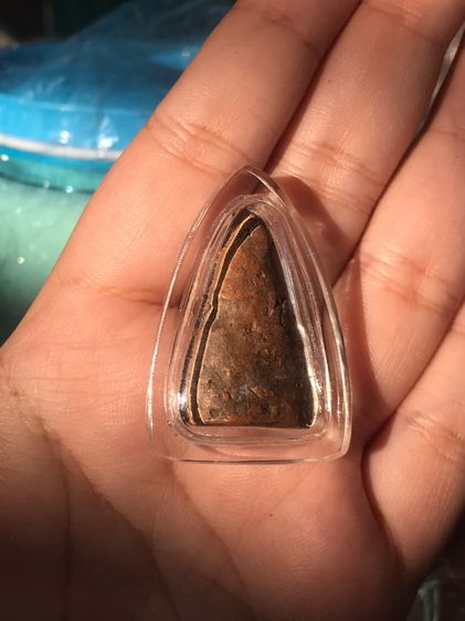 พระท่ามะปราง เนื้อดิน กรุวัดบรมธาตุ กำแพงเพชร เนื้อดินเผาละเอียด เนียน แห้ง มีแร่ดอกมะขาม ขนาดองค์พระ 20x33x7 มม พระสภาพสวยสมบูรณ์ เก่า แท้ รูปที่ 3