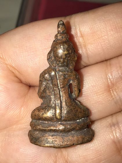 พระชัยวัฒน์ก้นอุดชันนะโรง หลวงปู่บุญ พิมพ์ชลูด เนื้อทองผสม วัดกลางบางแก้ว จ.นครปฐม พระถูกพิมพ์ พระหนา ล้ำ มีรอยแต่งตะไบข้าง ผิวมะระ แห้ง กระ รูปที่ 8