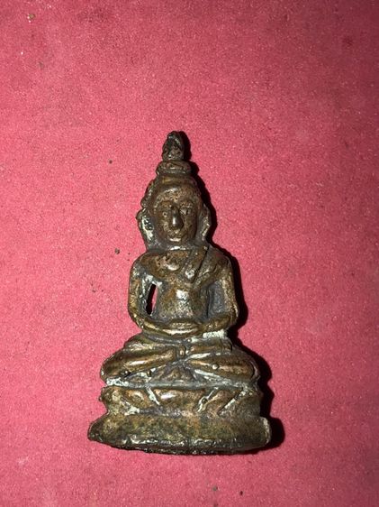 พระชัยวัฒน์ก้นอุดชันนะโรง หลวงปู่บุญ พิมพ์ชลูด เนื้อทองผสม วัดกลางบางแก้ว จ.นครปฐม พระถูกพิมพ์ พระหนา ล้ำ มีรอยแต่งตะไบข้าง ผิวมะระ แห้ง กระ