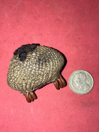 เบี้ยแก้ หลวงปู่เพิ่ม วัดกลางบางแก้ว ถักเชือกปอ อุดชันโรง 2 จุด หูทองแดงทุบ ข้างละ 3 หู สีน้ำตาล ขนาดใหญ่ มีน้ำหนัก ปรอทไม่ตาย มีความเป็นธรร รูปที่ 2