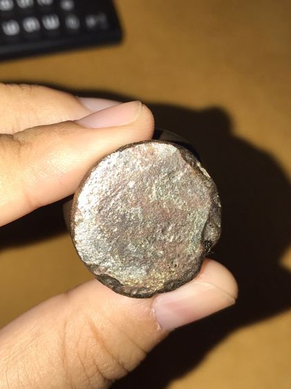 บาตร หล่อโบราณ เนื้อสำริด ขนาดกลาง มีน้ำหนัก ผิวสองสี เนื้อแห้งเหี่ยว มีความเป็นธรรมชาติ ไม่รู้ที่       พทุธคุณ บาตรมีแล้วจะเพิ่มความอุดมสม รูปที่ 2