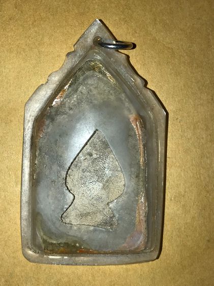 พระขุนแผนเคลือบ สีเหลือง กรุวัดใหญ่ชัยมงคล มีคราบกรุ ขี้ดินอยู่ครบ พุทธศิลป์พระฟอร์มสวยจัด ใหญ่ ล่ำ เดิมๆ เป็นธรรมชาติ เข้มขลัง สวยงามมาก สม รูปที่ 7