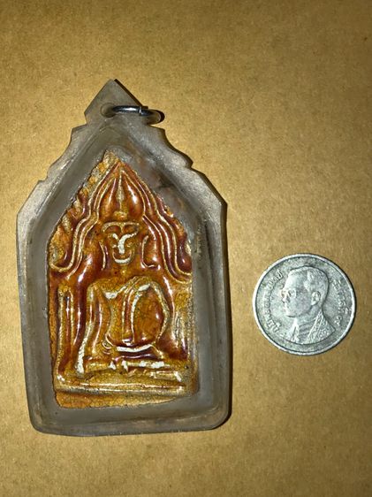 พระขุนแผนเคลือบ สีเหลือง กรุวัดใหญ่ชัยมงคล มีคราบกรุ ขี้ดินอยู่ครบ พุทธศิลป์พระฟอร์มสวยจัด ใหญ่ ล่ำ เดิมๆ เป็นธรรมชาติ เข้มขลัง สวยงามมาก สม รูปที่ 4