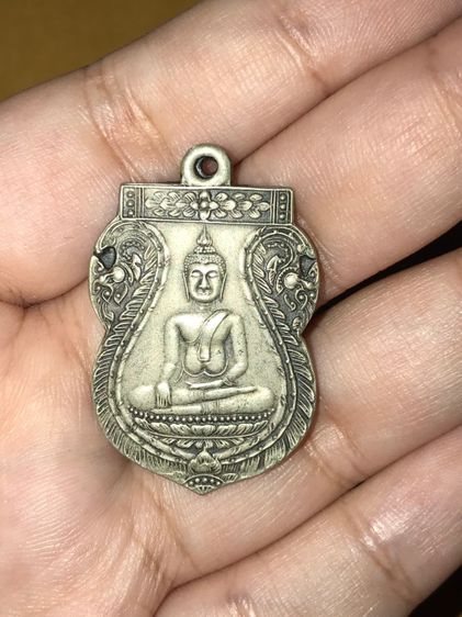 เหรียญรุ่นแรก หลวงพ่อหิน วัดเขื่อนกรุณา ชัยนาท เนื้ออัลปากา ปี 2479 เหรียญหายากและประสบการณ์สูง เหรียญนี้ขอบเลื่อยหลังแอ่น พิมพ์นิยม  เป็นเห รูปที่ 3