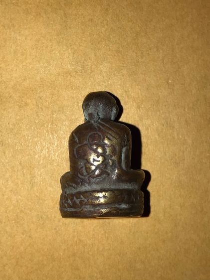 รูปหล่อโบราณ หลวงปู่ทิม อิสริโก วัดละหารไร่ จ.ระยอง รุ่นแรกๆ ด้านหลังมียันต์ห้า เนื้อออกสำริด เนื้อเหยี่ยว ย่น ตะไบหยาบ พิมพ์คมชัด ตำหนืครบ  รูปที่ 8