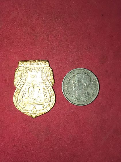 เหรียญหลวงพ่อกลั่น วัดพระญาติ ปี 2469 จ.อยุธยา รุ่นแรก เนื้อทองแดง เปียกทอง ผิวมะระ หูหัก เก่า แท้ หายาก เลี่ยมเงิน ลงยา อย่างสวย รูปที่ 4