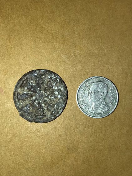 พระงบน้ำอ้อย 2 หน้า พิมพ์ใหญ่ หลวงพ่อเนียม วัดน้อย เนื้อตะกั่วน้ำนม เก่า กระแสเนื้อเทาอมดำ ไขขาวอมเหลือง และแดง ผุดขึ้นจากเนื้อพระ ปกคลุมพื้ รูปที่ 4