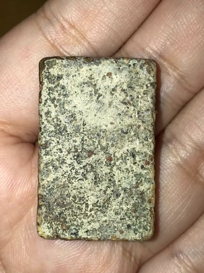 พระสมเด็จ 2 คลอง พิมพ์ใหญ่ กรุวัดบางขุนพรหม เนื้อผง หลังเรียบ ผิวเป็นธรรมชาติ ขอบไม่คม เนื้อผงละเอียด จัด มวลสารครบถ้วน มีเส้นกรอบ อย่างสวย  รูปที่ 2