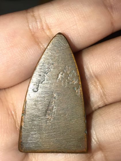 หลวงปู่ทวด หลังเตารีด หน้าจีน ปี 2508 หลังเรียบ เนื้อแดง มีคราบขี้เบ้า รอยตะไบขอบ และตะไบหลัง องค์นี้สภาพสวยเดิมๆ แห้ง ผิวสองสีสร้างน้อย ควา รูปที่ 7