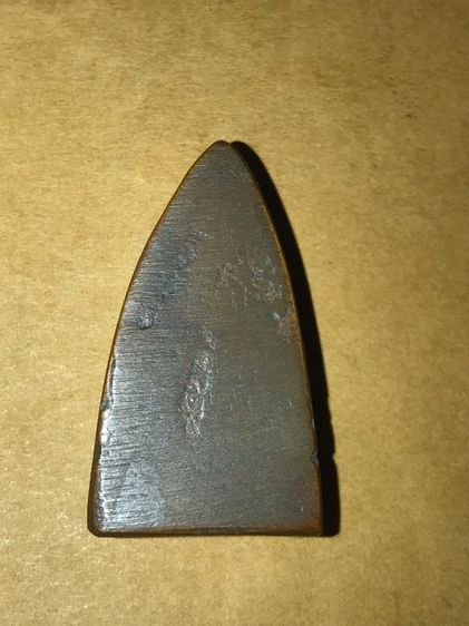 หลวงปู่ทวด หลังเตารีด หน้าจีน ปี 2508 หลังเรียบ เนื้อแดง มีคราบขี้เบ้า รอยตะไบขอบ และตะไบหลัง องค์นี้สภาพสวยเดิมๆ แห้ง ผิวสองสีสร้างน้อย ควา รูปที่ 2