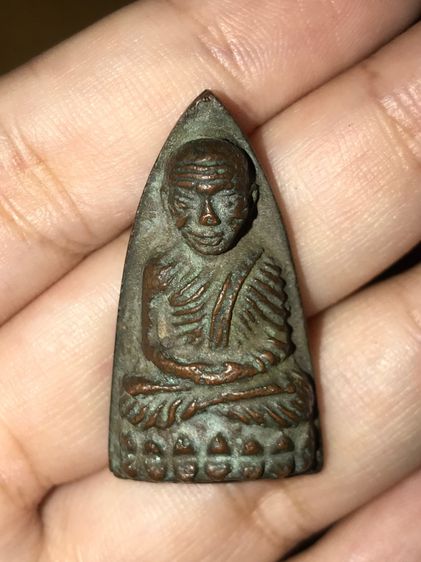 หลวงปู่ทวด หลังเตารีด หน้าจีน ปี 2508 สวยคม หลังอูม มีคราบขี้เบ้า รอยตะไบขอบ และตะไบหลัง องค์นี้สภาพสวยเดิมๆ แห้ง ผิวสองสีสร้างน้อย ความสวยง รูปที่ 7