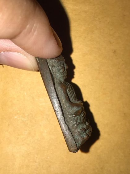 หลวงปู่ทวด หลังเตารีด หน้าจีน ปี 2508 สวยคม หลังอูม มีคราบขี้เบ้า รอยตะไบขอบ และตะไบหลัง องค์นี้สภาพสวยเดิมๆ แห้ง ผิวสองสีสร้างน้อย ความสวยง รูปที่ 3