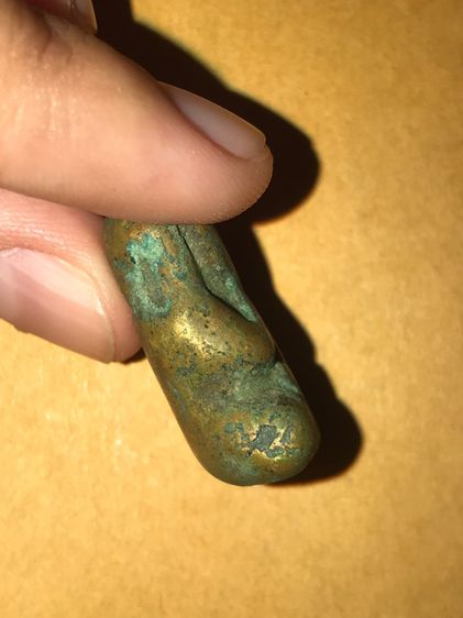 พระปิดตา หลวงปู่นาค วัดห้วยจระเข้ พิมพ์พุงป่อง เนื้อทองผสม มีอักขระยันต์ข้างองค์พระ คมชัด สภาพใช้ เก่า เดิมๆ แท้ หายากมากๆ        พระปิดตาหล รูปที่ 3