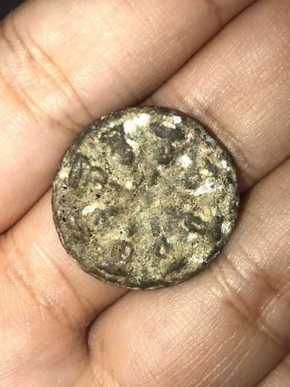 พระงบน้ำอ้อย พิมพ์เล็ก หลวงพ่อเนียม วัดน้อย เนื้อตะกั่วน้ำนม เก่า กระแสเนื้อเทาอมดำ ไขขาวอมเหลือง และแดง ผุดขึ้นจากเนื้อพระ ปกคลุมพื้นผิวเป็ รูปที่ 6