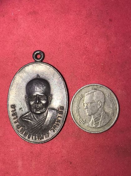เหรียญอาจารย์ทองเฒ่า รุ่นแรก เนื้อตะกั่ว ปี 2520 วัดเขาอ้อ อ.ควนขนุน จ.พัทลุง ผิวหิ้งเดิมๆ โค๊ตเล็ก ชัดเจน ด้านหลังยันต์ลึก สภาพสวยเดิมๆ เก่ รูปที่ 5