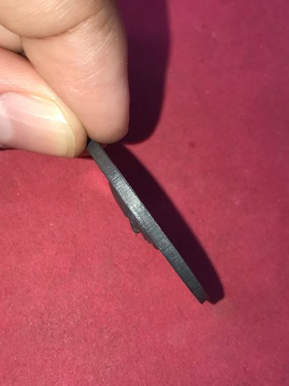 เหรียญอาจารย์ทองเฒ่า รุ่นแรก เนื้อตะกั่ว ปี 2520 วัดเขาอ้อ อ.ควนขนุน จ.พัทลุง ผิวหิ้งเดิมๆ โค๊ตเล็ก ชัดเจน ด้านหลังยันต์ลึก สภาพสวยเดิมๆ เก่ รูปที่ 4