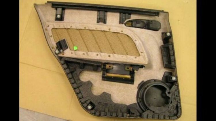 แผงประตูหลังขวา ALFA 156 และ โลโก้ฝาท้าย ALFA ROMEO 156 แท้ สภาพสวย กับ โลโก้ Alfa romeo ประมูลยะฮูมาเป็นของใหม่ รูปที่ 2