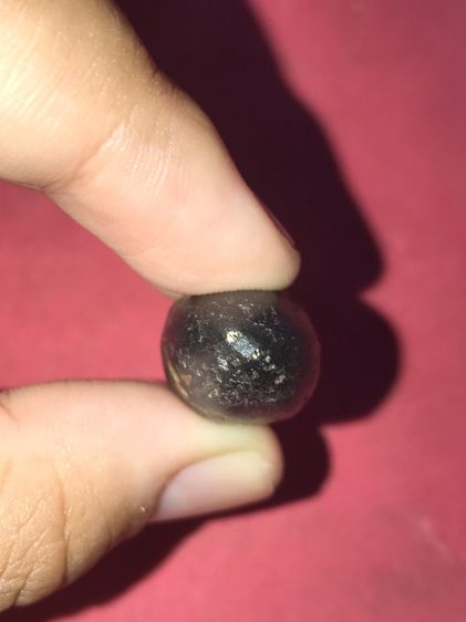 เหล็กไหล ทรงยาว กลมมน ขนาดยาว 1 นิ้ว มีน้ำหนัก สีดำ สภาพผิวเป็นมัน เนื้อแน่น เนียน รูปทรงเป็นธรรมชาติ เก่า แท้ หายากมากๆ เหล็กไหล เป็นเครื่อ รูปที่ 7