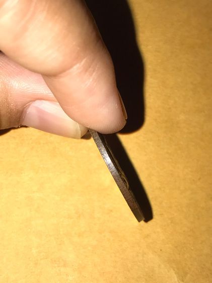 เหรียญหลวงพ่อทวด วัดช้างให้ ปี 2505 รุ่น 4 บล็อคสิบขีด เนื้อทองแดง สภาพยังสวย สิบขีดยังครบเห็นทุกขีด โดยรวมสภาพยังสวย เลี่ยมไว้ใช้ แม้เหรียญ รูปที่ 5