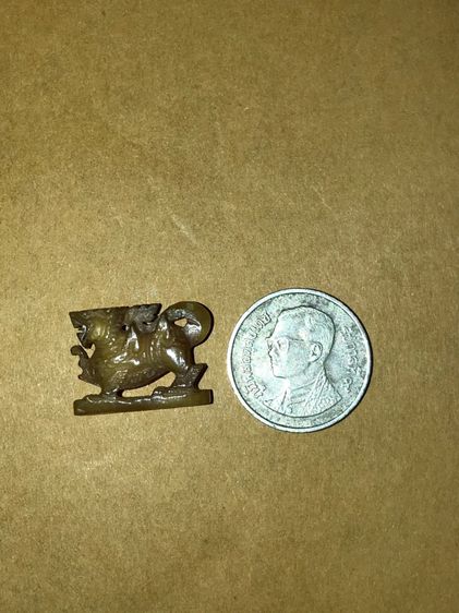 สิงห์ อาจารย์เฮง ไพรวัลย์ วัดเขาดินใต้ จ.นครสวรรค์ เนื้อผิวสีน้ำผึ้ง ฉ่ำ ผิวไม่มีคมมือ ศิลปะการแกะ สวยงาม คลาสสิค อย่าสวย สภาพสมบูรณ์ เก่า ย รูปที่ 3