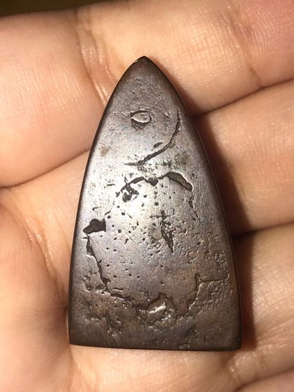 หลวงปู่ทวด หลังเตารีด พิมพ์ใหญ่ปั๊มซ้ำ บล๊อกแตก พิมพ์นิยมสุด ปี 2505 เนื้อโลหะ หลังสวย มีรอยตะไบ พระองค์หลวงปู่ทวด เตารีดปั๊มซ้ำ พิมพ์ใหญ่ปั รูปที่ 8