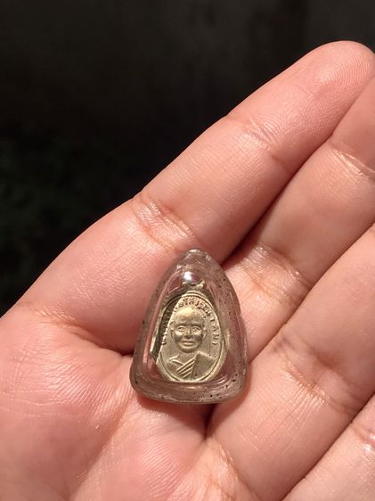 เหรียญเม็ดแตง ปี 2506 เนื้ออัลปาก้า หลวงปู่ทวด วัดช้างให้ จ.ปัตตานี ด้านหลังปั๊มบล็อกเขยื้อน พระปั้มได้ชัดมาก มีเส้นเสี้ยนที่พื้นเหรียญเห็นไ รูปที่ 9