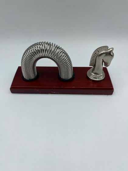 ที่เสียบนามบัตร ฐานไม้ รูปหัวม้าหมากรุกเป็นโลหะ