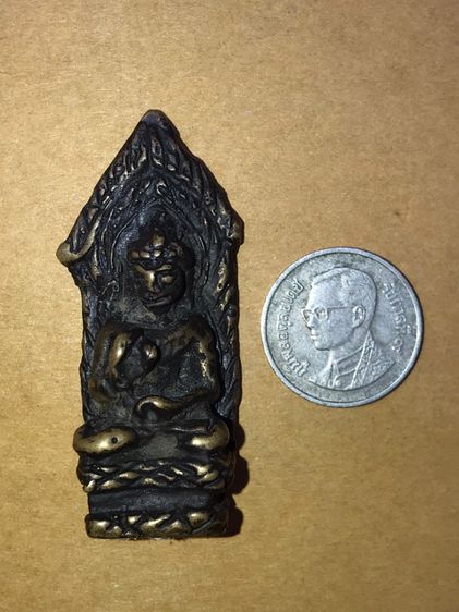 หล่อโบราณ พระนั่งซุ้มปางประทานพร เนื้อทองเหลืองโบราณ ขนาดกว้าง 1.5 คูณ สูง 5 ซม. มีน้ำหนัก  พระยุคแรกๆ ปี 24xx พระสวยสมบูรณ์  รูปที่ 3