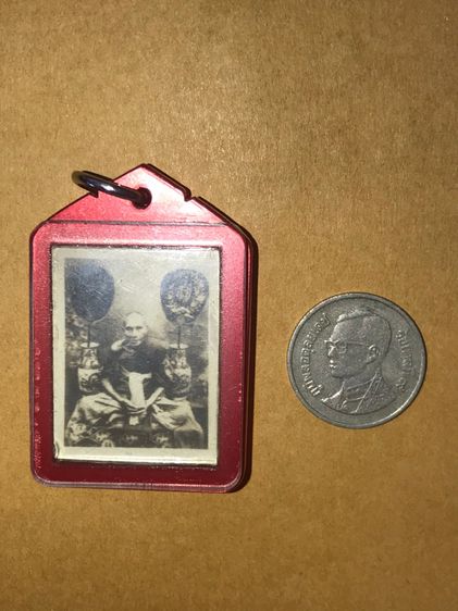 รูปถ่ายซีเปีย หลวงพ่อกลั่น วัดพระญาติ ขนาดห้อยคอ รูปชัดมาก รูปถ่ายรูปนี้มีความเก่าในระดับหนึ่ง ปรอทลอยตามผิวรูปเห็นได้ชัดเจน สีของรูปเริ่มจา รูปที่ 8