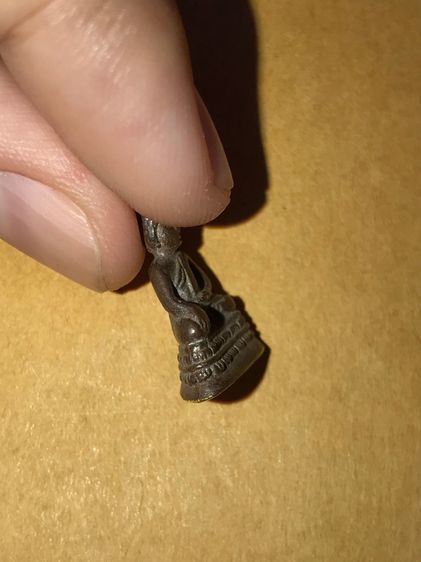 พระชัยวัฒน์ หลวงปู่ทิมวัดละหารไร่ ก้นทองคำ ตอกโค็ดรูปศาลา เนื้อนวะ สภาพสวยสมบูณณ์ เก่า แท้ แปลก หายาก รูปที่ 4