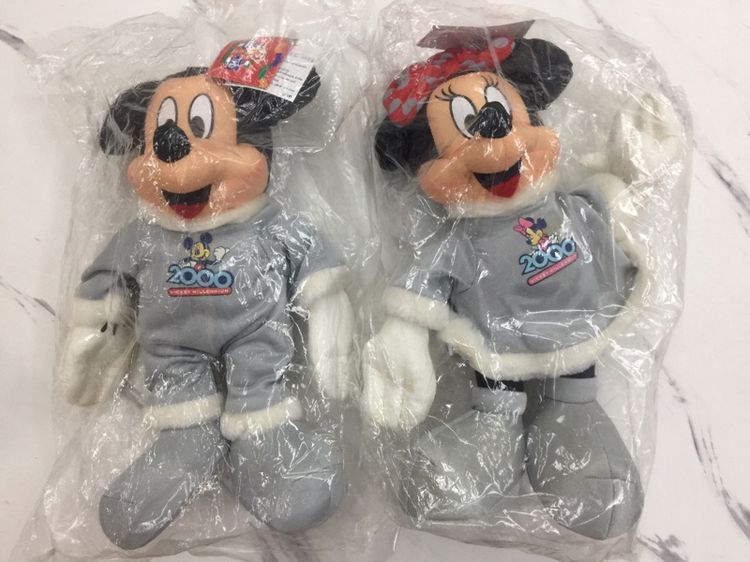 ตุ๊กตาผ้าMickey-Minny Mouses ของใหม่ ชุดMickey Millenium ปี 2000 ของใหม่ยังไม่ได้แกะออกจากถุง ขนาดความสูง 30 ซม. ขายแพ๊คคู่2ตัว 