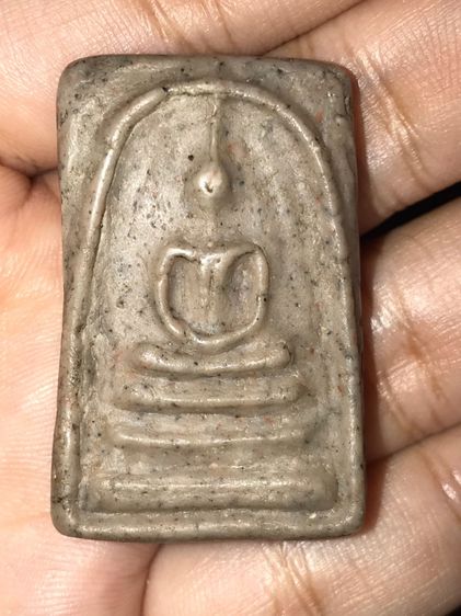 พระสมเด็จวัดระฆัง พิมพ์ใหญ่ เนื้อผงไคลเสมา สีออกเนื้อเน่า สีเทาๆ เนื้อหนึก เนียน แข็ง แกร่ง มีน้ำหนักมากๆ พระดูง่าย เก่า แท้ หายาก  ด้านหน้า รูปที่ 7