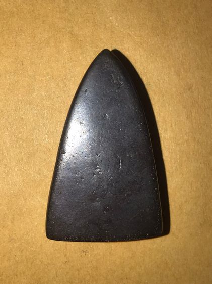 หลวงพ่อทวด หลังเตารีด เนื้อเมฆพัตร ปี 2505 วัดช้างให้ พิมพ์ใหญ่ เนื้อสีจืด ไม่เงา มีน้ำหนักมาก ไม่คมมือ สภาพสวย สมบูรณ์ เก่า แท้ หายาก       รูปที่ 2