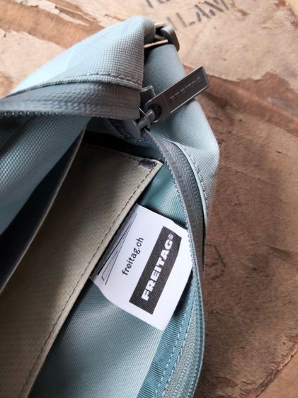 กระเป๋าสะพายผ้า Freitag รุ่น Phelps มือ1 สีเทาอ่อน รูปที่ 10