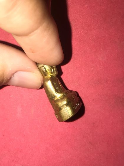 รูปเหมือนปั้ม พ่อท่านคล้าย วัดธาตุน้อย พิมพ์ใหญ่ เนื้อทองผสม ปี 2505 พิมพ์มีสระอุ นิยม ก้นกลึงเป็นวงเดือน ผิวเดิมๆ เก่า แท้ แปลก หายาก เป็นพ รูปที่ 3