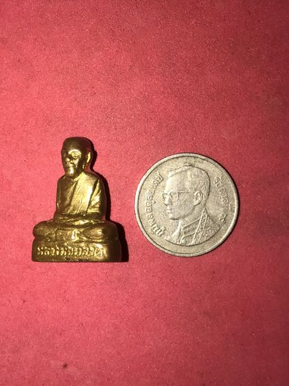 รูปเหมือนปั้ม พ่อท่านคล้าย วัดธาตุน้อย พิมพ์ใหญ่ เนื้อทองผสม ปี 2505 พิมพ์มีสระอุ นิยม ก้นกลึงเป็นวงเดือน ผิวเดิมๆ เก่า แท้ แปลก หายาก เป็นพ รูปที่ 6