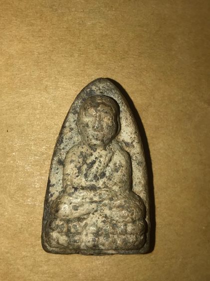 หลวงปู่ทวด วัดช้างไห้ เนื้อว่าน รุ่นแรก ปี2497 พิมพ์ใหญ่ พิมพ์ทรง ตำหนิพิมพ์ คม ลึก เนื้อหามวลสาร คราบไขว่าน ผิวพรรณเป็นธรรมชาติดั้งเดิม มวล