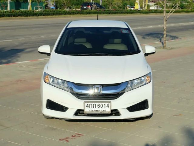 2015 รถเก๋ง (Sedan) เบนซิน เกียร์อัตโนมัติ Honda City 1.5V Auto ปี15 สีขาว ฟรีดาวน์ รูปที่ 1