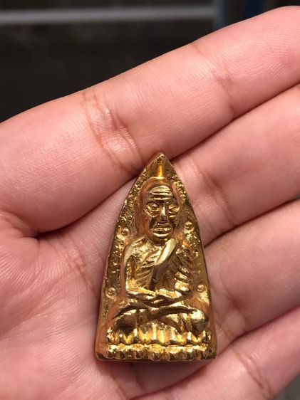 หลวงปู่ทวด หลังเตารีด รุ่นมงคล 5 นิด้า อ.นอง วัดทรายขาว ปี41 นื้อทองฐานพระ ตอก 4 โค๊ต หลังอาจารย์นอง ผิวเดิม สภาพสวยเดิมสุดๆ คราบเบ้าเดิมๆ ร รูปที่ 15