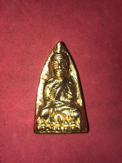 หลวงปู่ทวด หลังเตารีด รุ่นมงคล 5 นิด้า อ.นอง วัดทรายขาว ปี41 นื้อทองฐานพระ ตอก 4 โค๊ต หลังอาจารย์นอง ผิวเดิม สภาพสวยเดิมสุดๆ คราบเบ้าเดิมๆ ร รูปที่ 2